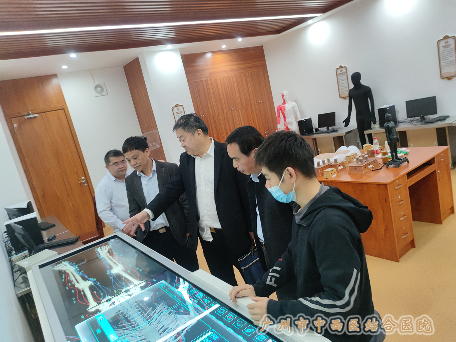 叶淑芳《3D解剖平台展示》（科教科）